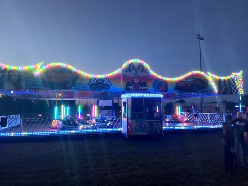 Autodrom na jarmarki oświetlenie